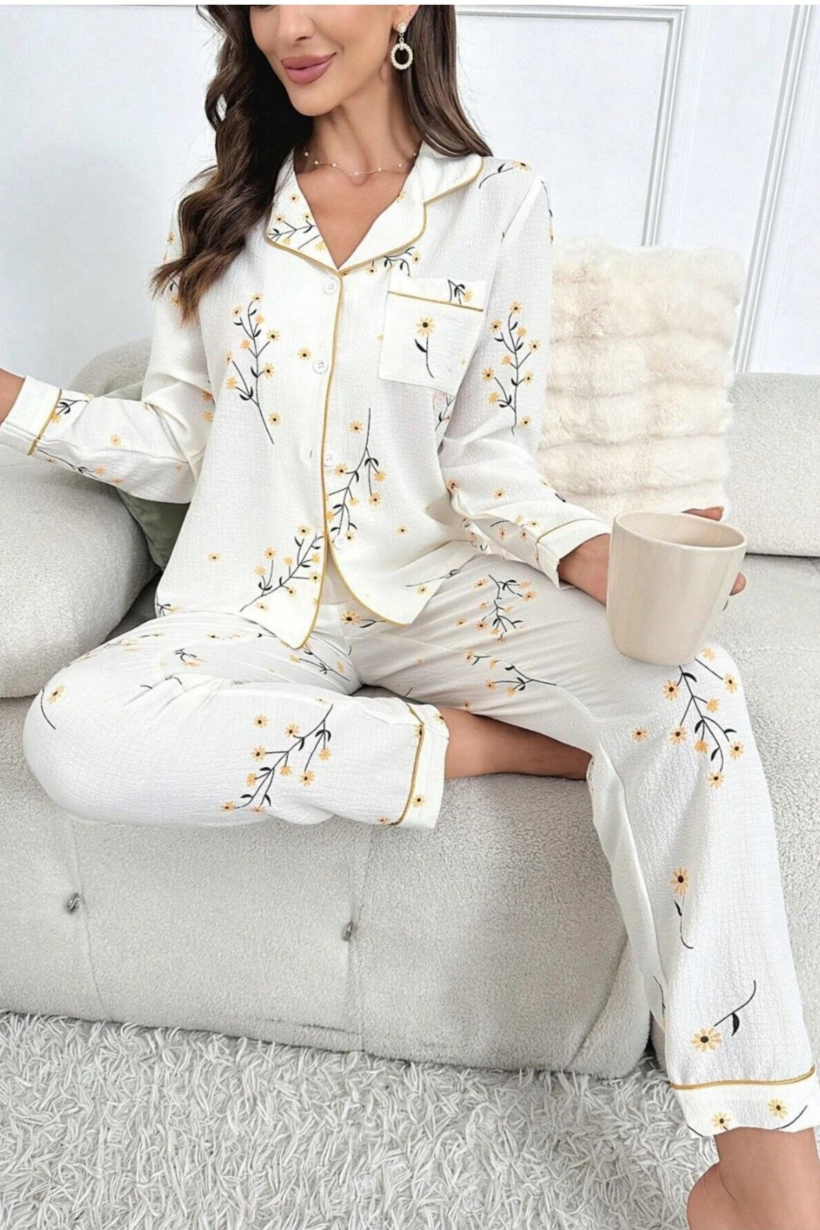Çiçek Baskılı Cep Detaylı Düğmeli Pijama Takımı Ekru