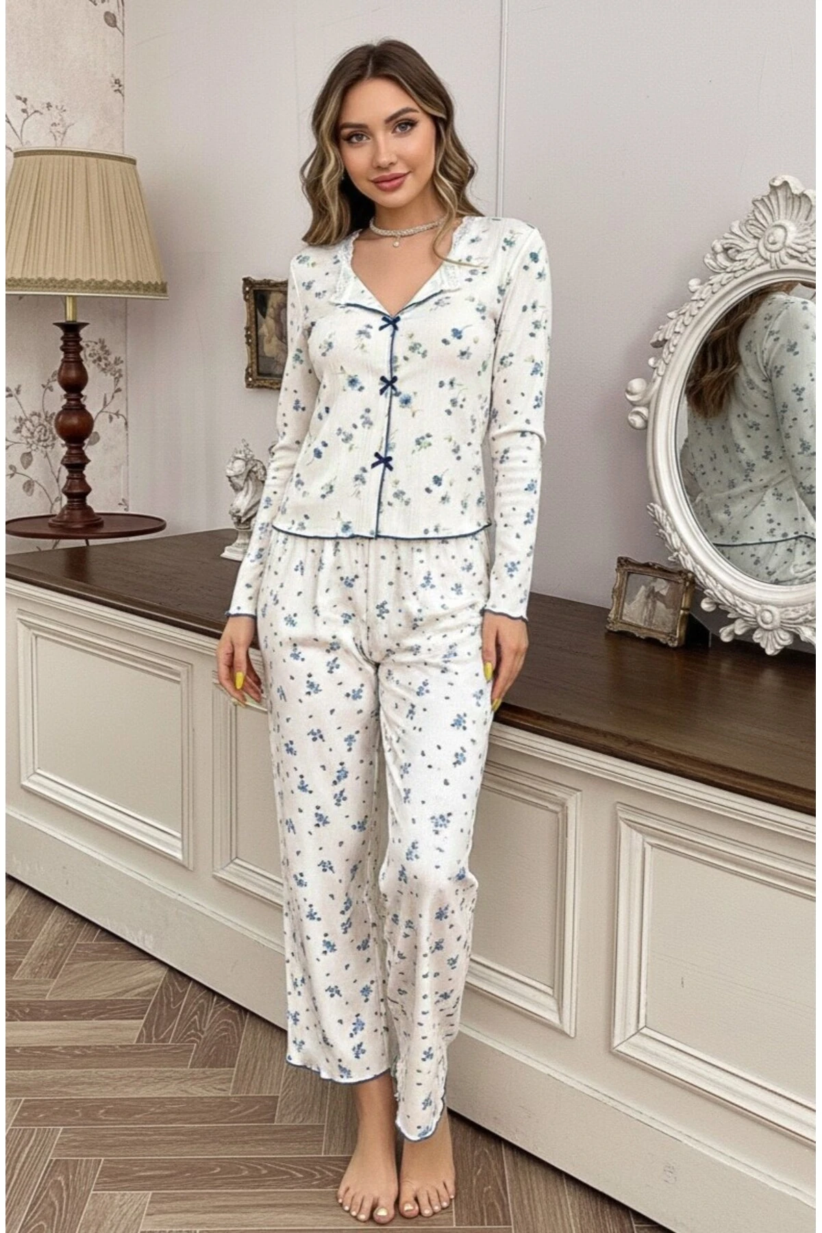 Uzun Kollu Dantel Detaylı V Yaka Pijama Takımı Beyaz