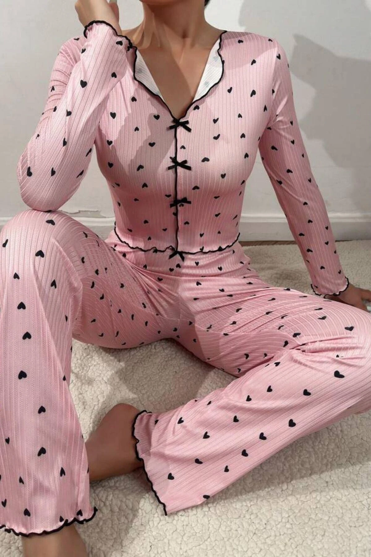 V Yaka Fiyonk Detaylı Uzun Pijama Takımı Pembe